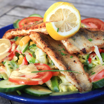 Ensalada De Fletán Ahumado Con Aderezo De Hierbas Y Limón