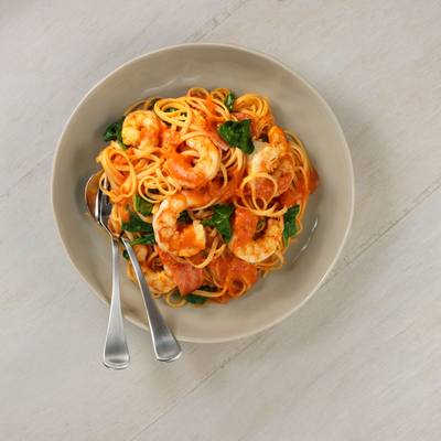 Linguini de gambas saladas de Caledonia con limón y ajo